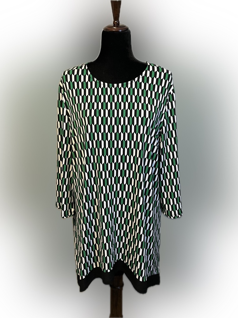 Jules & Leopold Geometric Black White and Green Tunic Top size 1X
